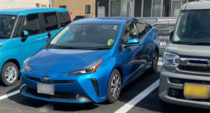 日野市で実施した出張ペーパードライバー教習の様子。交通量の多い道路での車線変更練習後、ご自宅駐車場で車庫入れを行った場面。